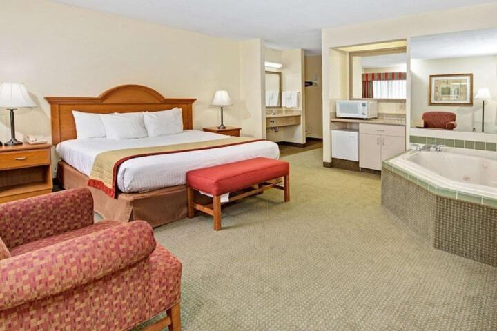 Baymont By Wyndham Indianapolis Hotell Exteriör bild